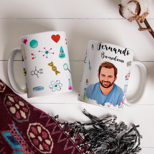 Caneca Personalizada Com Caricatura Envio Rápido - Biomedicina - 325ml - Image 2
